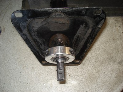 Steering_shaft-03.jpg (316.34 KiB) Viewed 25267 times Collar retains the shaft bearing