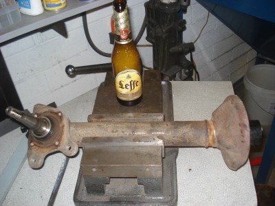 struts-03.jpg (310.46 KiB) Viewed 14997 times After scoring the metal, tap the perch to tear it away