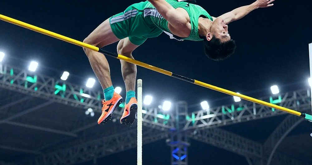 ৯.৯০ সেকেন্ডের হেডলাইন, ধার করা মাইক্রোফোন, আর যে ট্র্যাকটা এখনো তৈরি হয়নি