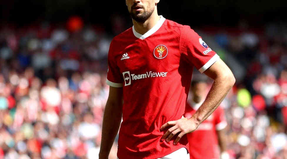 A 53rd-Minute Header in Cordoba, an Armband on the Left Arm — and the Draft of a Champion Core's Exit A 53rd-Minute Header in Cordoba, an Armband on the Left Arm — and the Draft of a Champion Core's Exit