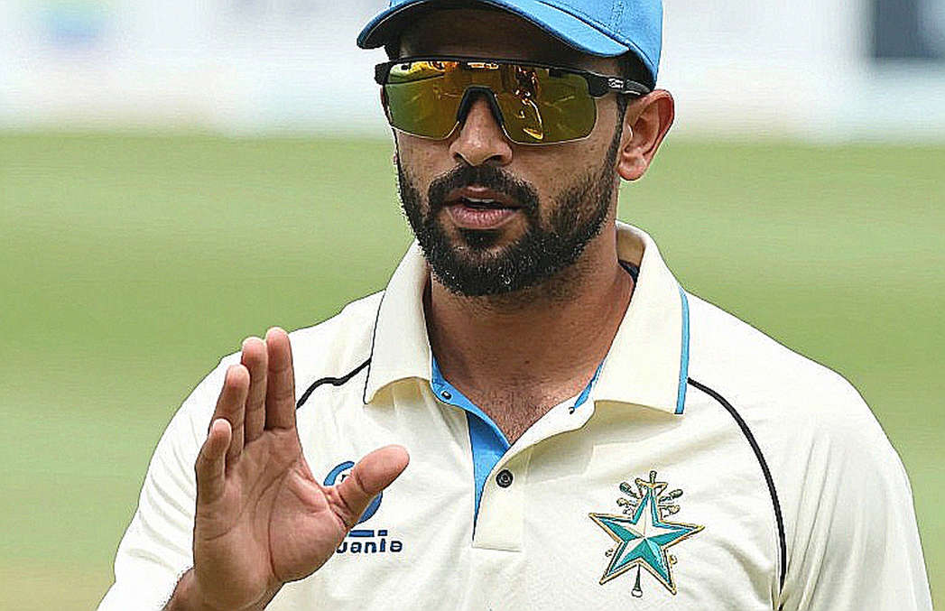 বিপিএলের বিদেশি কোটা: দল গড়ার বদলে নাম কেনার অর্থনীতি বিপিএলের বিদেশি কোটা: দল গড়ার বদলে নাম কেনার অর্থনীতি