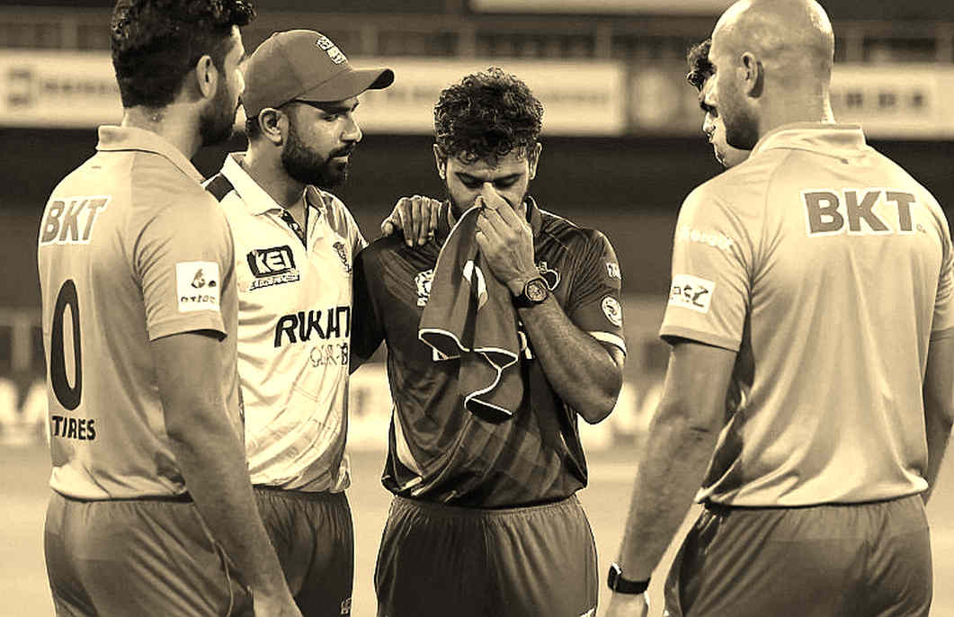 Between the Rope and the Iron Hoarding: Weatherald's Concussion and the Sheffield Shield's Safety Question Between the Rope and the Iron Hoarding: Weatherald's Concussion and the Sheffield Shield's Safety Question